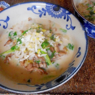 豚肉とワサビ菜の牛乳ラーメン